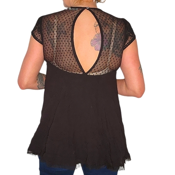 Kimchi Blue Lace Short Sleeve Blouse Size X Small Black - Picture 2 of 4